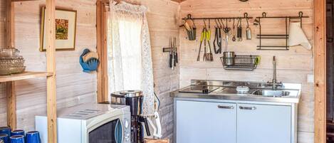 Cookware/dishes/utensils