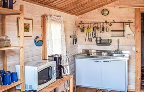 Cookware/dishes/utensils