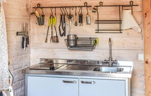 Cookware/dishes/utensils