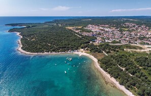 Una playa cerca