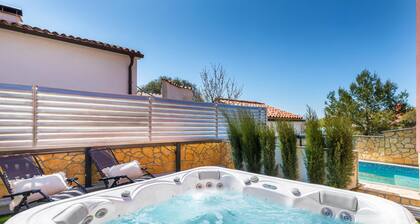 Stunning home in Barbariga with jacuzzi