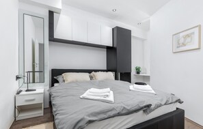 6 habitaciones, caja de seguridad en la habitación y cuna de viaje 