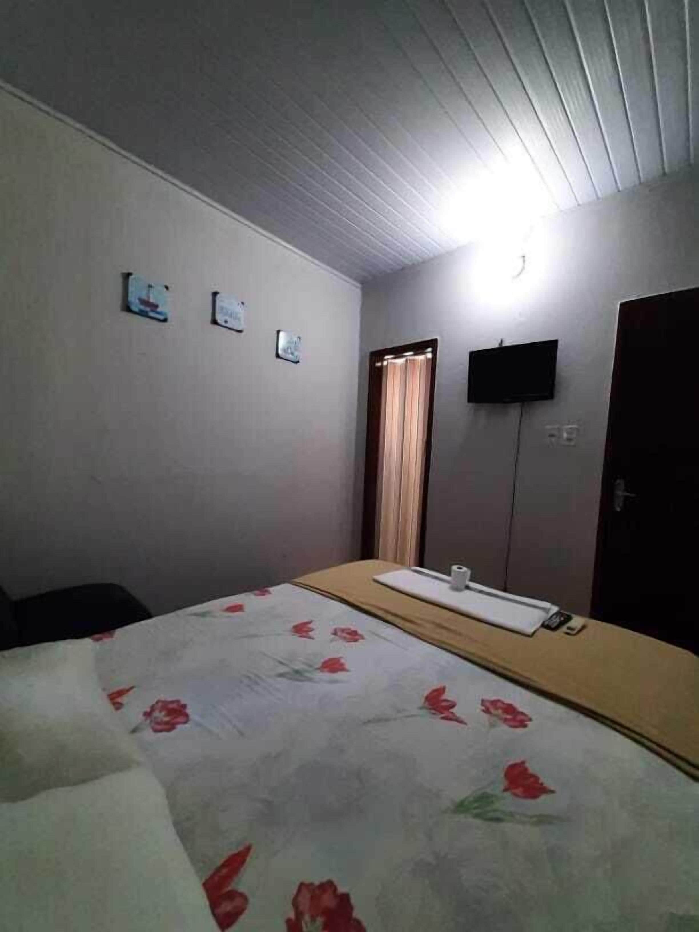 hypo-allergenic bedding, free wifi