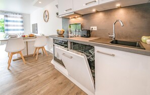 Kühlschrank, Herdplatte, Geschirrspüler