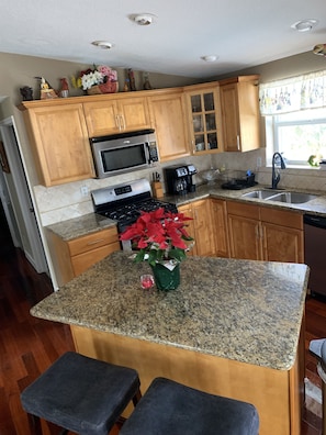 Private kitchen - MONTHLY Rental ONLY!!!!! Private Sea Wall on Canal-Book Now! (Key West)