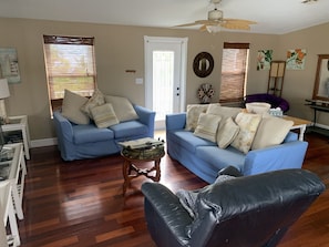 Living area - MONTHLY Rental ONLY!!!!! Private Sea Wall on Canal-Book Now! (Key West)