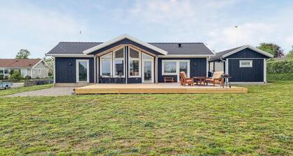 Stunning home in Degerhamn with kitchen