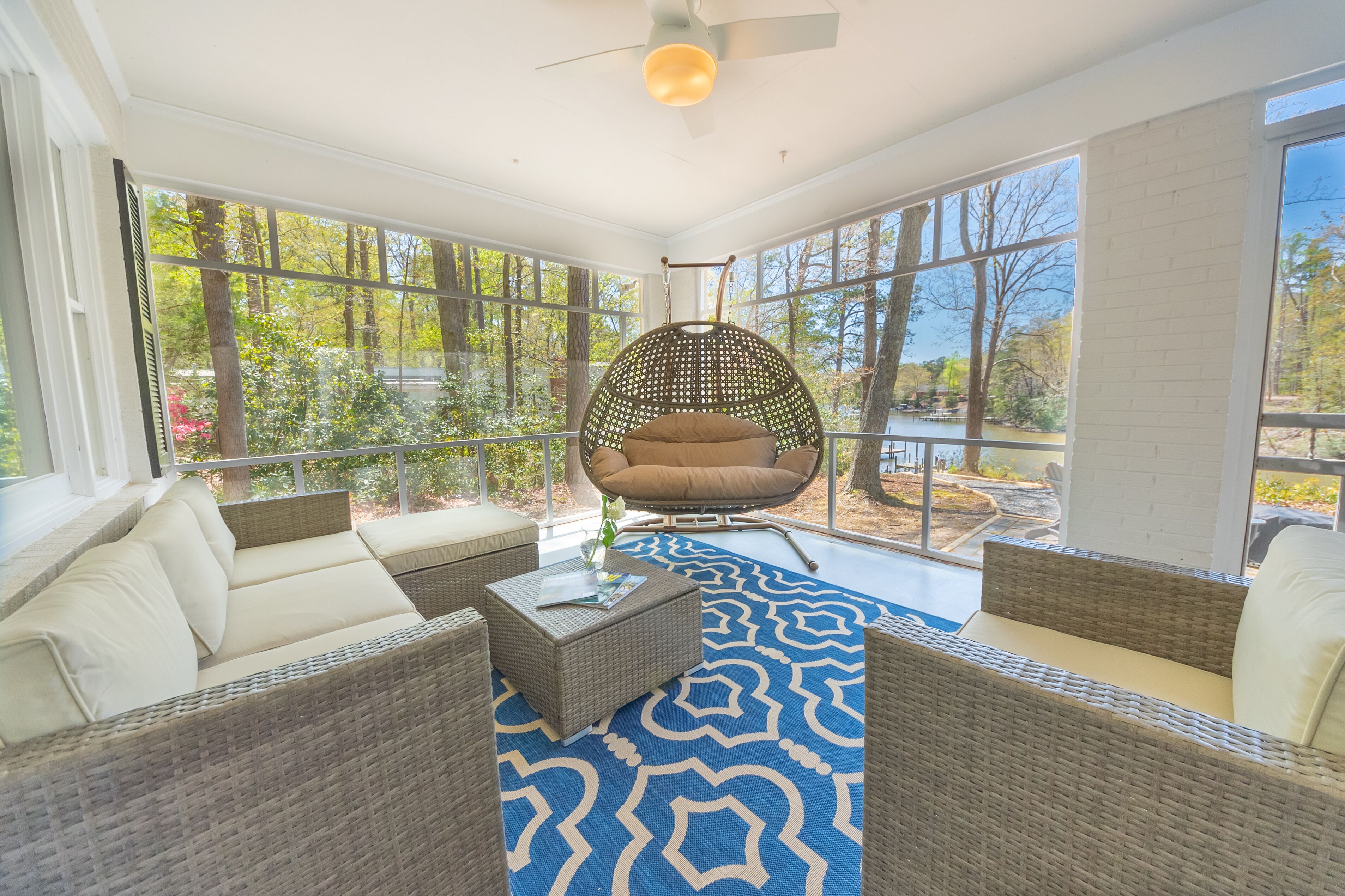 Charming secluded waterfront retreat close to Tides Inn