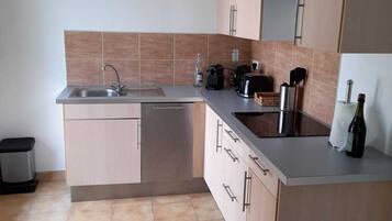 Réfrigérateur, micro-ondes, four, lave-vaisselle