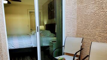 2 slaapkamers, een strijkplank/strijkijzer, reisbedje, gratis wifi