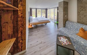 5 bedrooms, travel cot, free WiFi