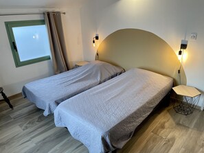 3 bedrooms, iron/ironing board, travel crib, free WiFi - Apartment in town center, swimming pool access, close to beaches (Calvi)