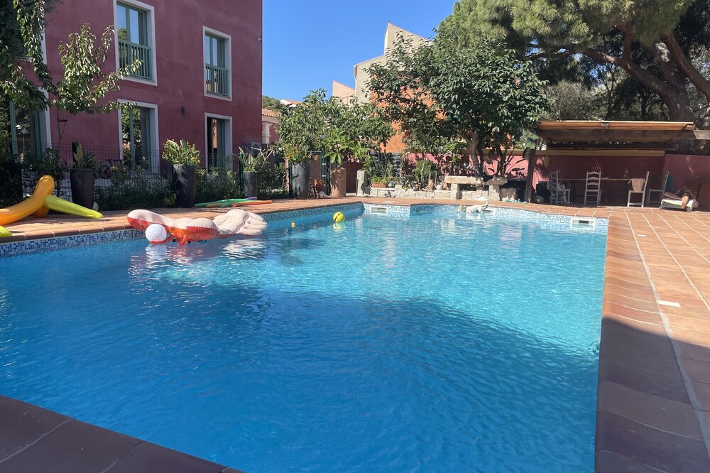 Apartment in the city center, pool access, close to the beaches