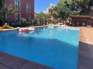 Outdoor pool - Apartment in town center, swimming pool access, close to beaches (Calvi)