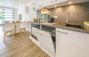 Kühlschrank, Herdplatte, Geschirrspüler