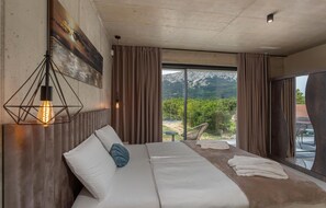 4 bedrooms, iron/ironing board, travel crib, free WiFi