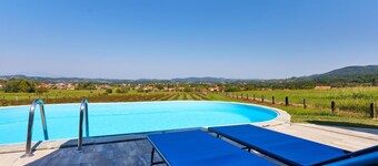 Amazing home in Pustodol with sauna