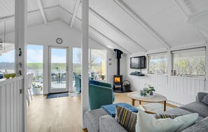 TV, fireplace - Lovely home in Roslev with kitchen (Roslev)