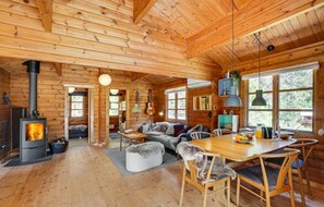 Smart TV, fireplace - Beautiful home in Hadsund with kitchen (Hadsund)