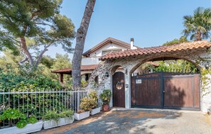 Exterior - 2 bedroom beach front apartment in Andora (Andora)