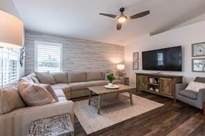 TV connectée, jeux vidéo, lecteur de DVD, baby-foot