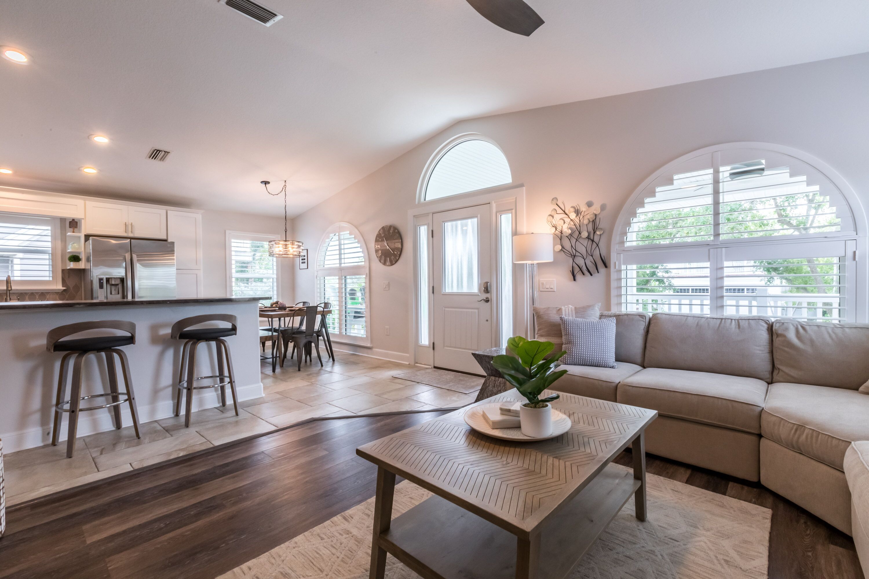 Indian Rocks Beach Luxury Home- 4 blocks from the beach! Golf Cart Included!! 