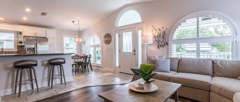 Smart-TV, Videospiele, DVD-Player, Tischfußball