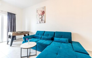 Interior - Lovely home in Jesenice Dugi Rat (Jesenice Dugi Rat)