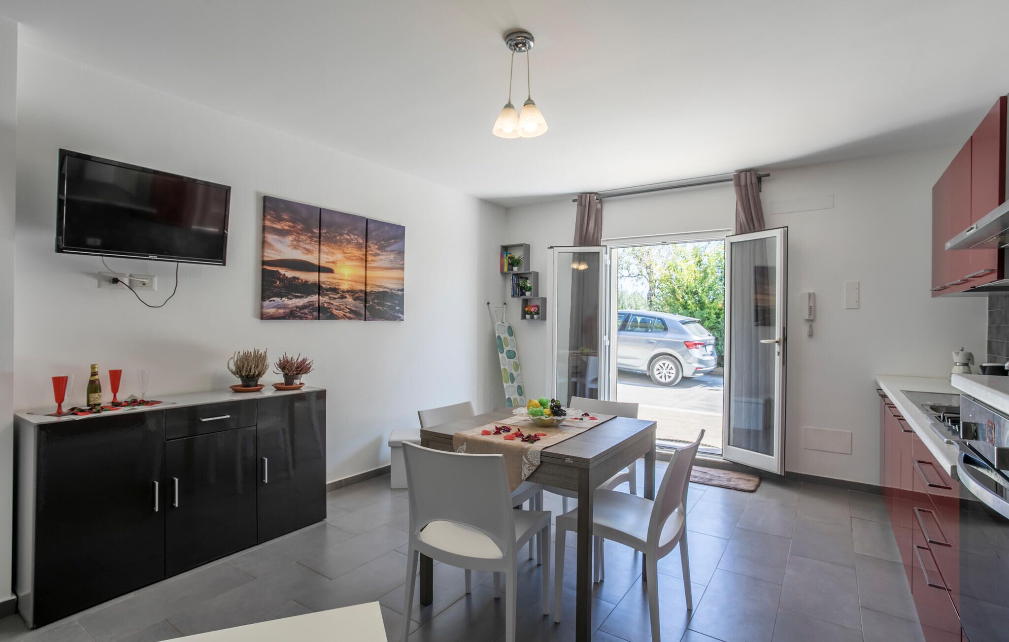 Réfrigérateur, plaque de cuisson, lave-vaisselle, cafetière/bouilloire