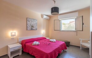 7 bedrooms, travel crib, free WiFi, bed sheets - Beach front home in Scicli (Scicli)