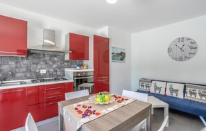 Refrigerador, placa de cocina, lavavajillas, cafetera/tetera