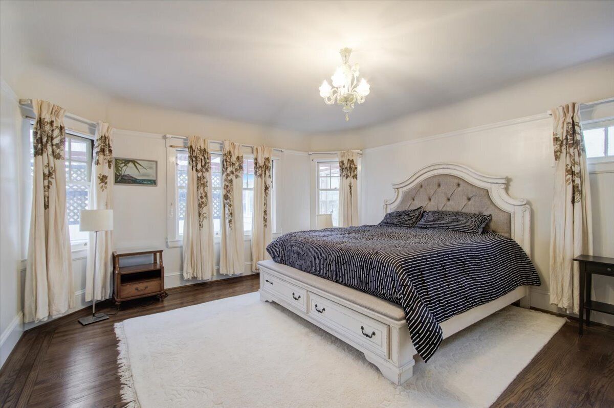 Come enjoy this Beautiful Home ! Sunsets Optional !