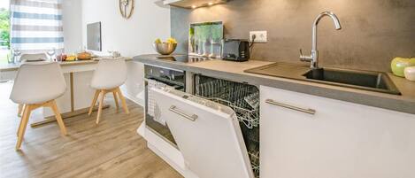 Kühlschrank, Herdplatte, Geschirrspüler