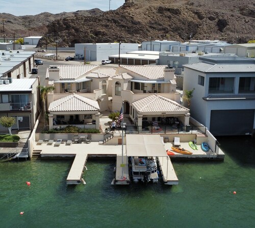 5 Star GORGEOUS RIVER FRONT HOME RIGHT ON THE WATER WITH DOCK!!! Parker Strip. 