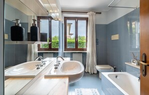 Shower - Lovely home in Desenzano del Garda (Desenzano del Garda)