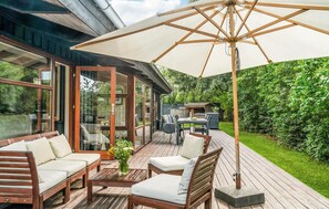 Outdoor dining - 3 bedroom stunning home in Fårevejle (Faarevejle)