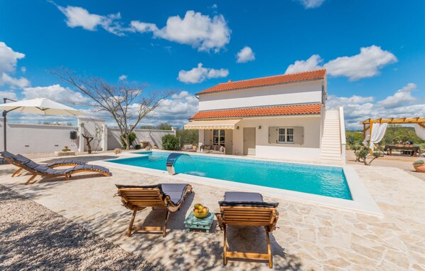 Outdoor pool - Amazing home in Polaca (Polaca)