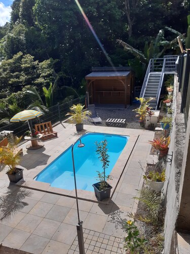 Gîte calme et cosy avec piscine à Petit-Bourg