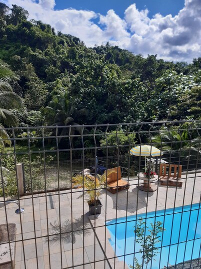 Quiet, cosy gîte with swimming pool in Petit-Bourg