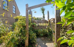 Property grounds - Cozy home in Hejls with house sea view (Hejls)