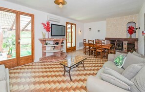 TV, fireplace, foosball, table tennis