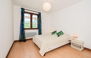 3 dormitorios, cuna de viaje, wifi gratis y ropa de cama