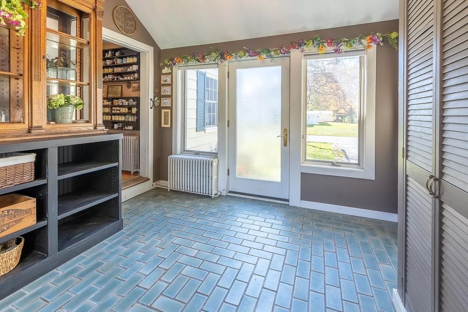 The Benton House- 6 Beds- minutes to Dartmouth