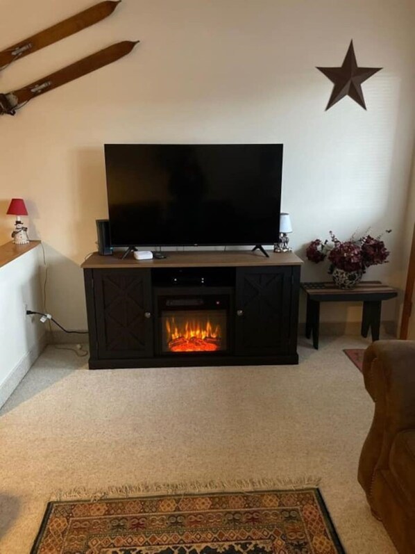 Smart TV, fireplace, DVD player