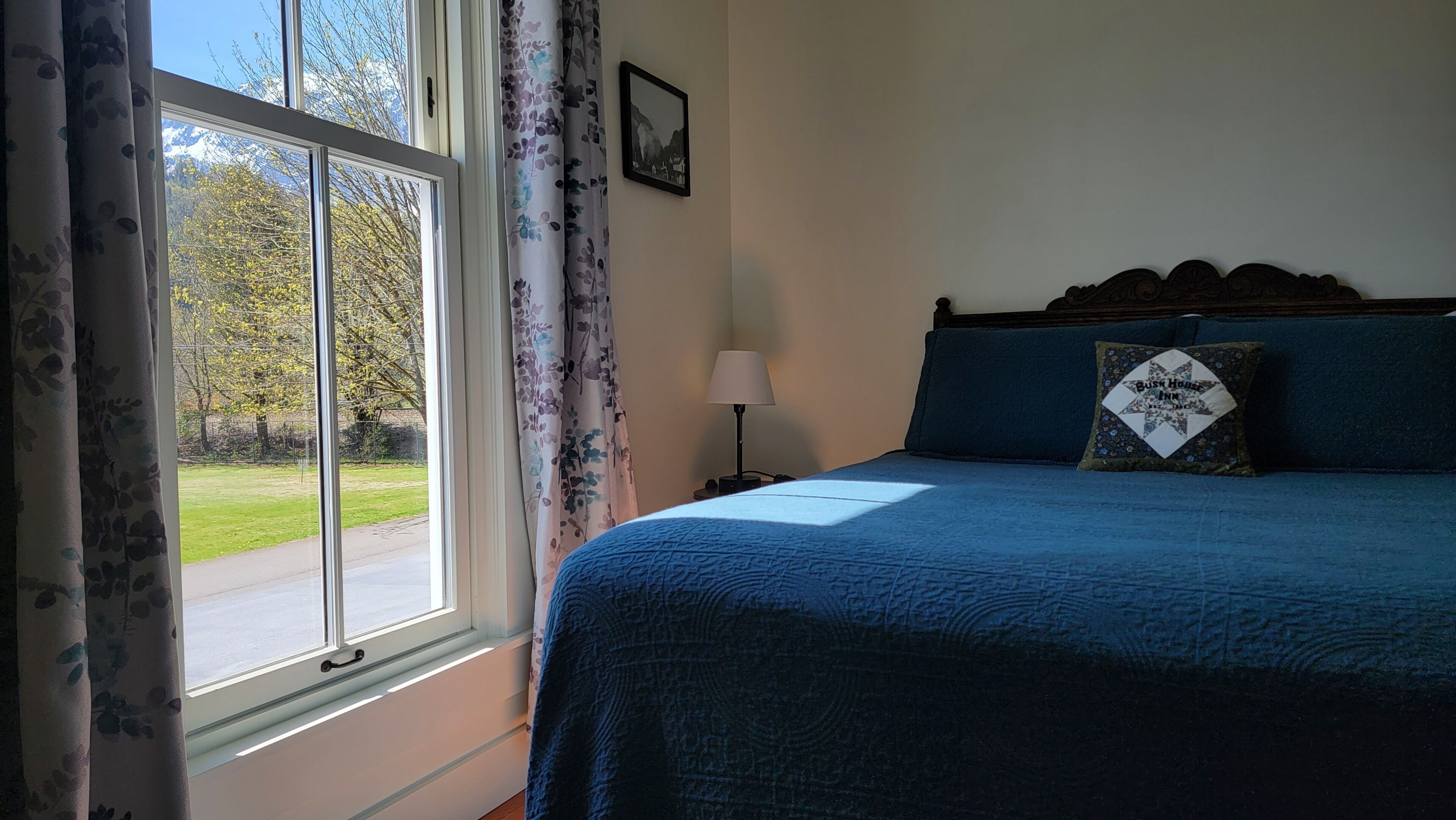 Room 7 with Private Bath | Verduisterende gordijnen, gratis wifi, beddengoed