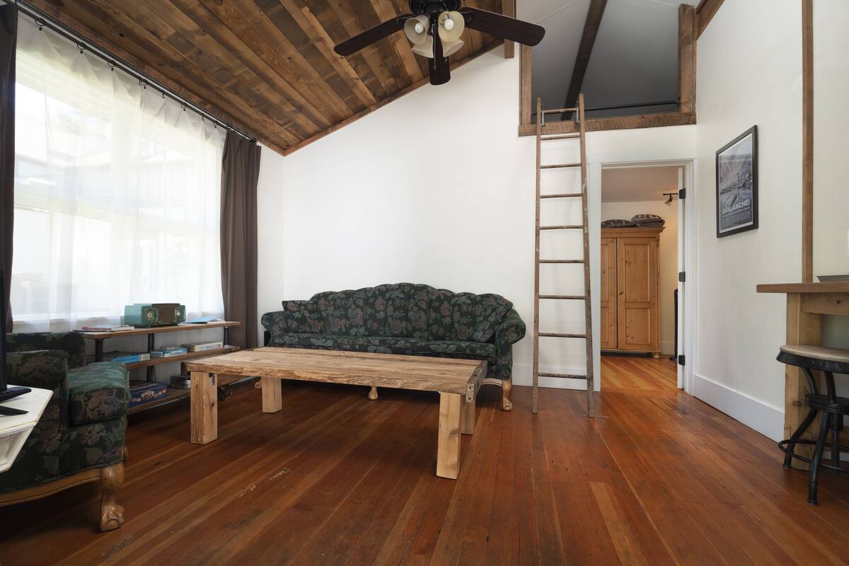 Historic Bush House Cottage | Area keluarga | Buku