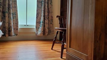 Room 11 with Private Bath | Vue de la chambre