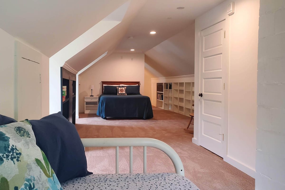 3rd Floor Suite with Private Bath | 1 bedroom, blackout drapes, free WiFi, bed sheets
