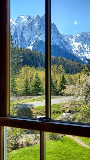 Room 3 with Shared Bath | 山景