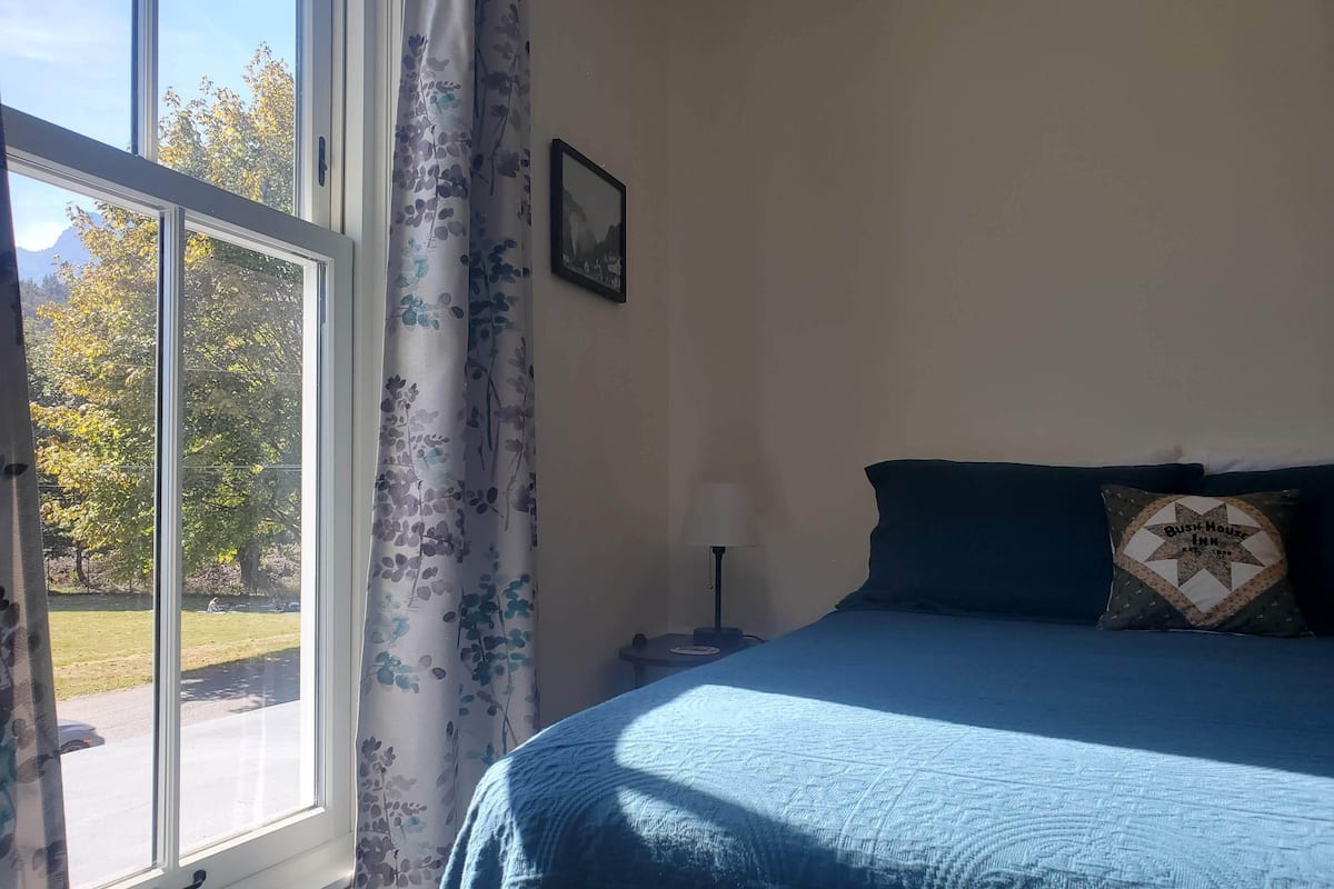 Room 5 with Private Bath | 1 bedroom, blackout drapes, free WiFi, bed sheets